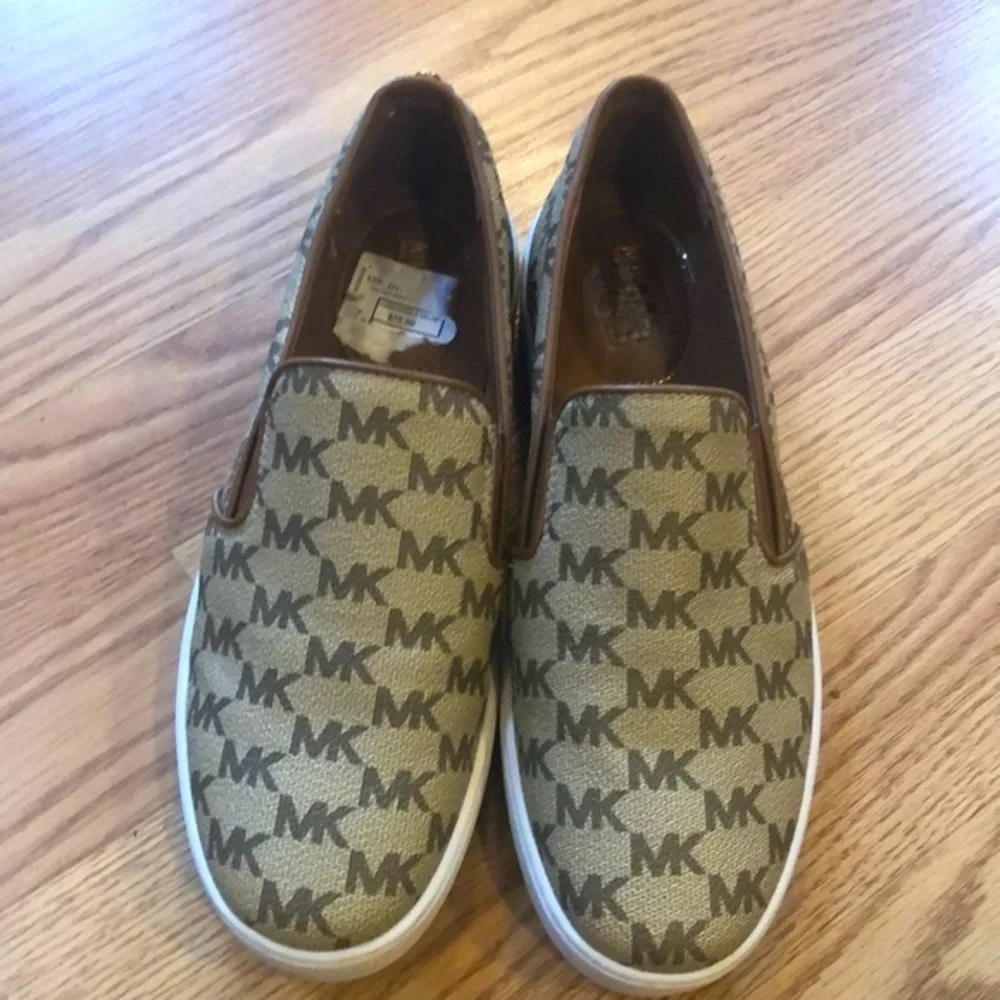 MICHAEL MICHAEL KORS SLIP ON SNEAKERS TAN BROWN SIZE 7